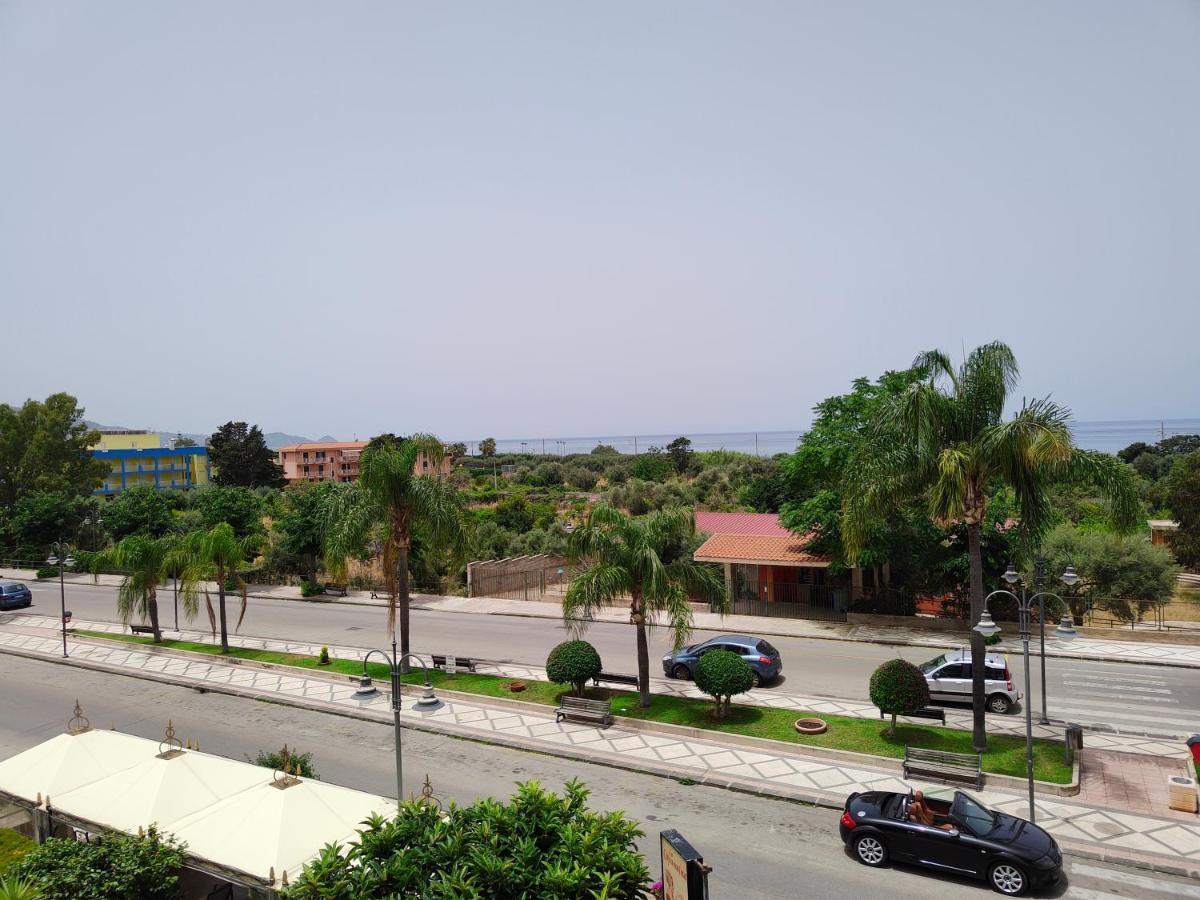"Appartamento Del Mare Gliaca" Con Vista Isole Eolie,Ampia Terrazza,Wifi E Parcheggio Privato Gratuito Piraino Exterior photo