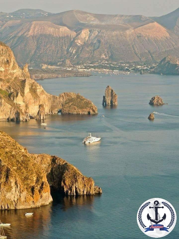 "Appartamento Del Mare Gliaca" Con Vista Isole Eolie,Ampia Terrazza,Wifi E Parcheggio Privato Gratuito Piraino Exterior photo
