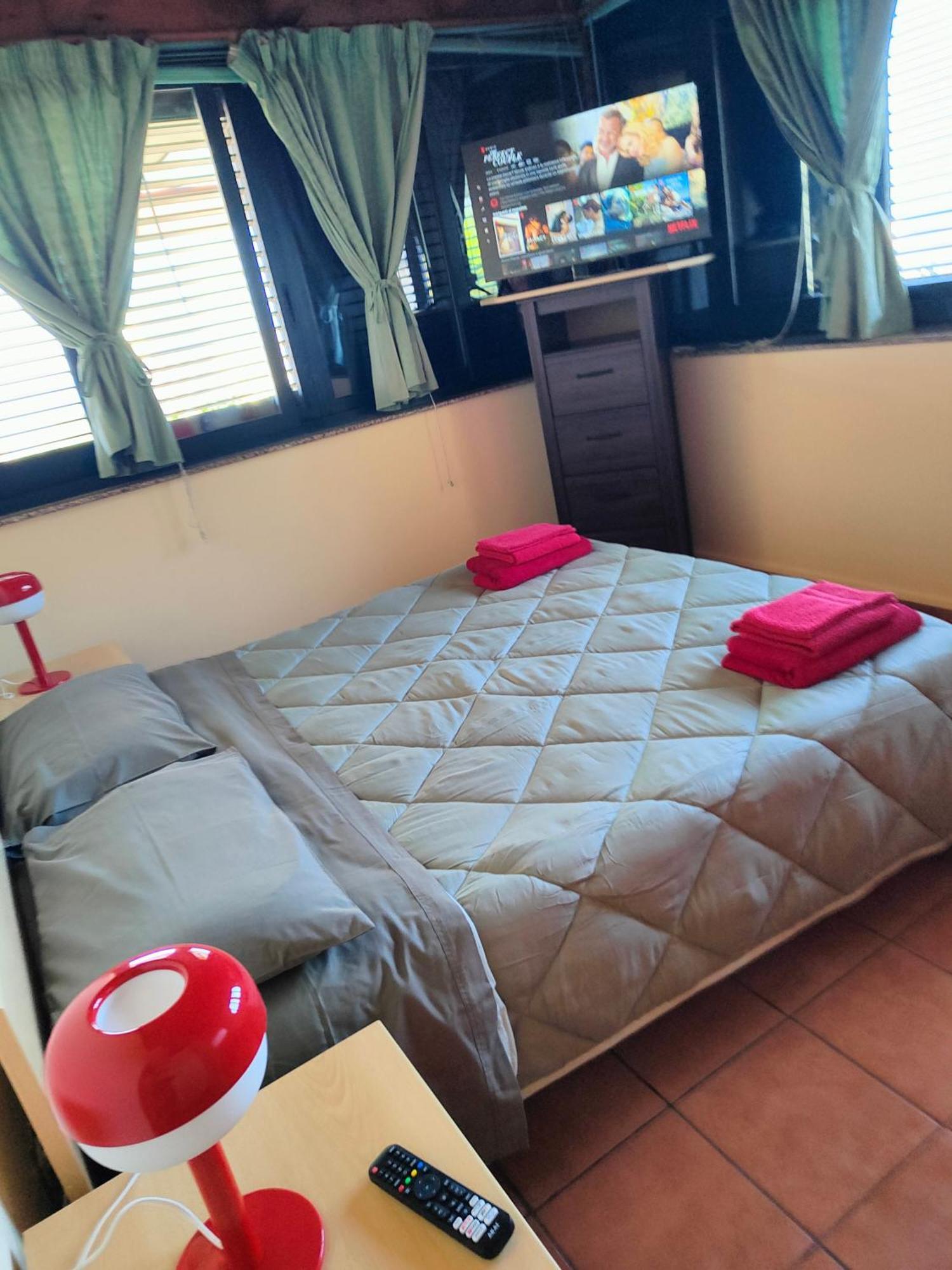 "Appartamento Del Mare Gliaca" Con Vista Isole Eolie,Ampia Terrazza,Wifi E Parcheggio Privato Gratuito Piraino Exterior photo